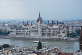 162  320x240 palatul parlamentului budapesta Budapesta   Praga   Viena, dintr un foc!