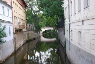 175  320x240 praga apa printre case Budapesta   Praga   Viena, dintr un foc!
